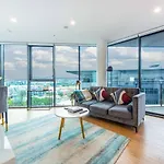 Stunning Getaway One King Bed With Unlimited Wi-fi Apartment *