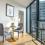 Apartment Stunning Getaway One King Bed With Unlimited Wi-fi Brisbane