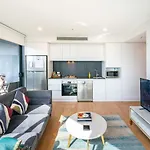 Apartment Stunning Getaway One King Bed With Unlimited Wi-fi