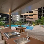 Apartment Stunning Getaway One King Bed With Unlimited Wi-fi *