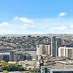 Stylish Valley Pad With City Views, Rooftop And Wi-Fi