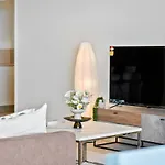 5 Star Queens Wharf 2br 2ba High Floor Epic Views Apartment