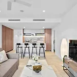 5 Star Queens Wharf 2br 2ba High Floor Epic Views
