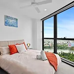 Apartment 5 Star Queens Wharf 2br 2ba High Floor Epic Views *