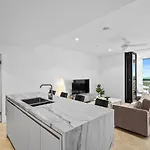 5 Star Queens Wharf 2br 2ba High Floor Epic Views Apartment Brisbane