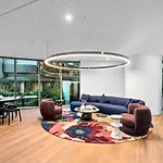 5 Star Queens Wharf 2br 2ba High Floor Epic Views *