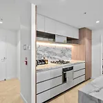 5 Star Queens Wharf 2br 2ba High Floor Epic Views Apartment