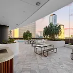 5 Star Queens Wharf 2br 2ba High Floor Epic Views *
