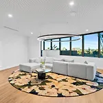 5 Star Queens Wharf 2br 2ba High Floor Epic Views Apartment
