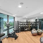5 Star Queens Wharf 2br 2ba High Floor Epic Views Apartment *