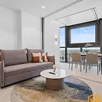Qw Luxury River Views Apartment