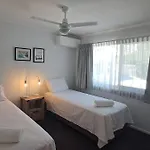 Wynnum Creek Retreat Villa
