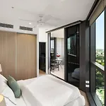 New Luxe 2br Queens Wharf