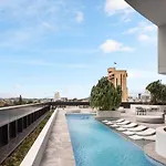 New Luxe 2br Queens Wharf