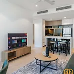 Elevated Luxury At Qwr City & River Views