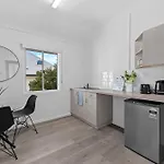 Modern Centre - Short Walk To Hospital *