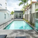 C Woolloongabba