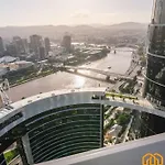 Qw Luxury River Views Apartment