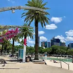 Entire House Walk To South Bank Mater