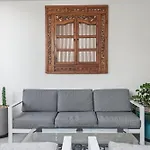 Spacious And Central Apt With Huge Courtyard And Parking