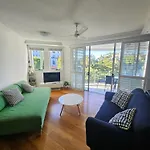 Spacious 2 Bedroom Apartment Next To The River