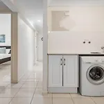 Great Value And Comfort Family Home 5 Mins To Shops