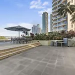 Stylish Brisbane City Stay With Bbq Pool & Gym