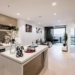 Stunning River View 2 br Casino Qw Apartment *