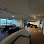 Stunning River View 2 br Casino Qw *