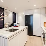 Stunning River View 2 br Casino Qw Apartment