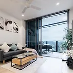 Stunning River View 2 br Casino Qw Apartment