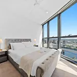 Home Of Clouds - Brand New Lv 33 Apartment On Star Casino Bne, Privately Managed
