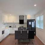 Family Haven In Sunnybank With 2Br 2Bath 3 Beds