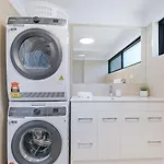 Leafy Corner - Simple Stay Near Brisbane River And Cbd