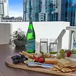 Elevate - Views, Pool, Sauna & Gym Apartment *