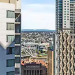 Elevate Brisbane City - Views, Pool, Sauna & Gym