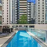 Elevate - Views, Pool, Sauna & Gym Brisbane
