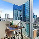 Elevate - Views, Pool, Sauna & Gym Apartment Brisbane