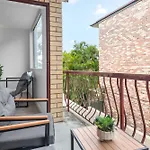 Spacious 1Br Near Hospital, Qut And Cbd With Parking!