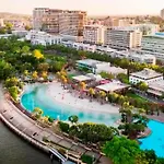 Park Ave Retreat - 3 Carparks, Wifi, Bbq, King Bed