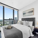 Skyrise Style - 1bed-1bath-1car-views - Cbd Apartment *