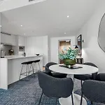 Skyrise Style - 1bed-1bath-1car-views - Cbd Apartment