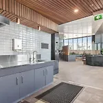 Skyrise Style - 1bed-1bath-1car-views - Cbd Apartment *