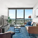 Skyrise Style - 1bed-1bath-1car-views - Cbd Apartment *