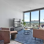 Skyrise Style - 1bed-1bath-1car-views - Cbd *