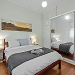 Comfy Character Qld'r ~ 3bed Self-contained-upstairs House W/parking ~ Woolloongabba Brisbane