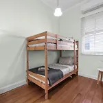 Comfy Character Qld'r ~ 3bed Self-contained-upstairs House W/parking ~ Woolloongabba * Brisbane