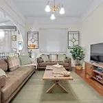 Comfy Character Qld\'R ~ 3Bed Self-Contained-Upstairs House W/Parking ~ Woolloongabba