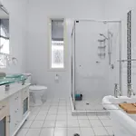 Comfy Character Qld'r ~ 3bed Self-contained-upstairs House W/parking ~ Woolloongabba Holiday home Brisbane