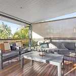 Comfy Character Qld'r ~ 3bed Self-contained-upstairs House W/parking ~ Woolloongabba Brisbane